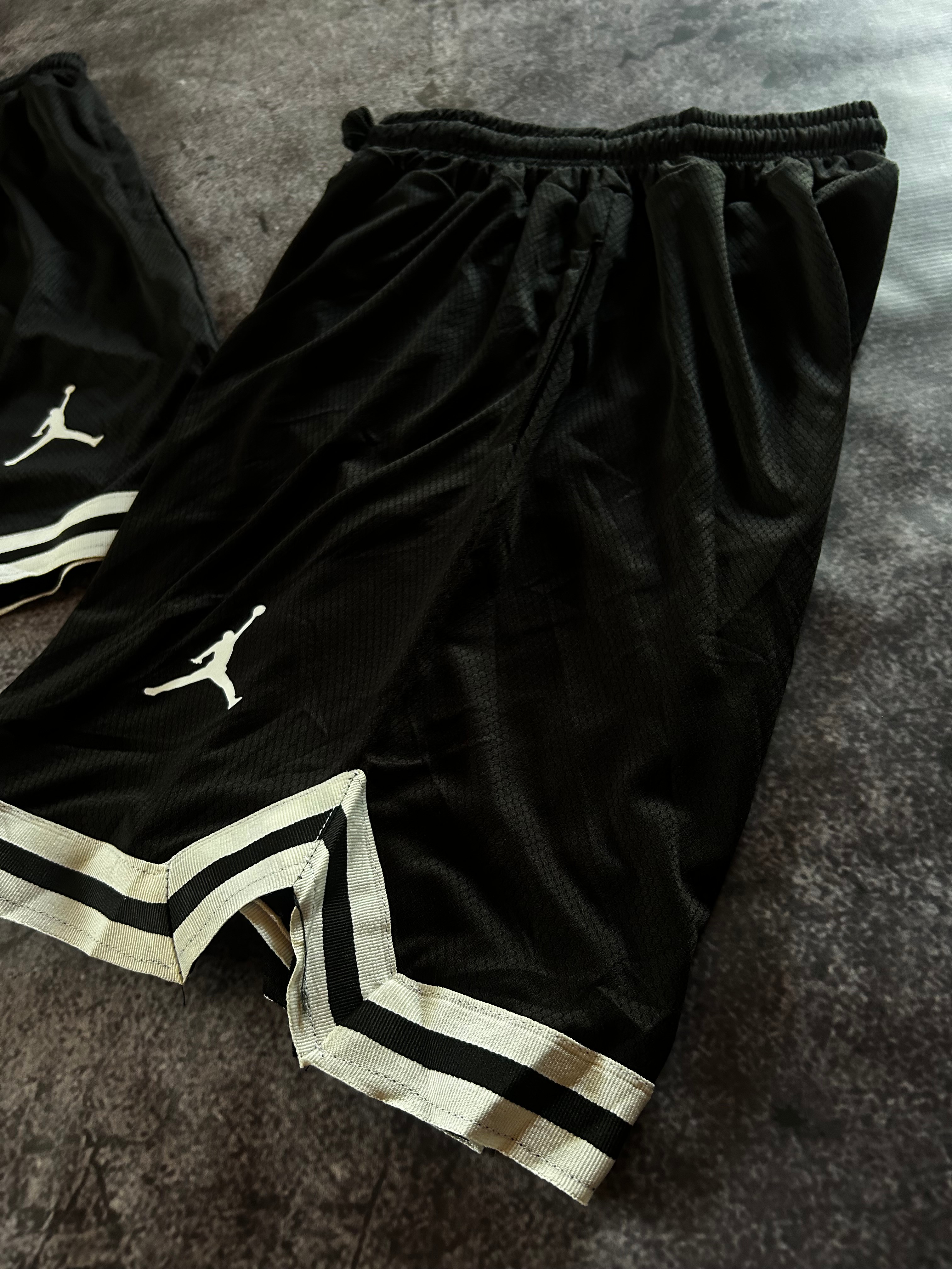 SHORT JORDAN | LISO NEGRO